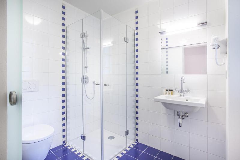 Superior Double Room image 3