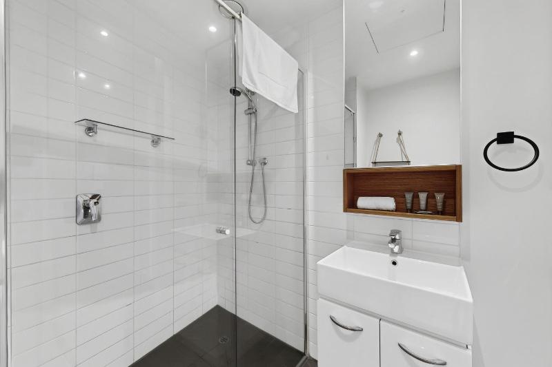 City-View 1-Bed Apartment Near Central Park - image 9