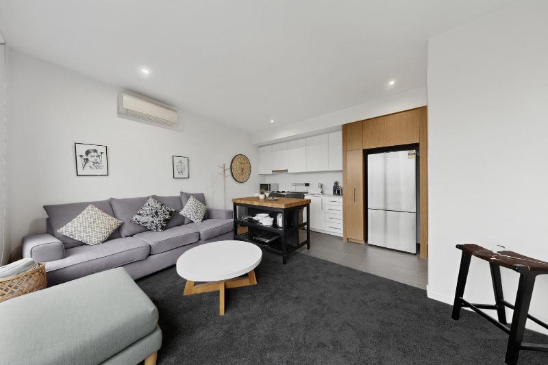 City-View 1-Bed Apartment Near Central Park - image 16
