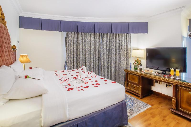 Premium Room with Burj Khalifa View, Early Check-in (1 Pm) Late Check-out (3 pm), 25% off F&B, Free Beach Transfers image 2