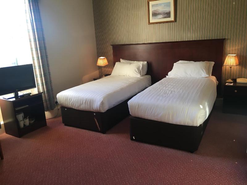 Classic Twin Room image 3