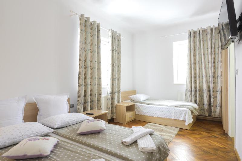 Triple Room image 2