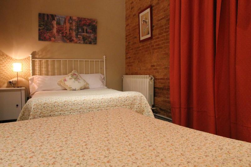 Quintuple Room with Private Bathroom image 4