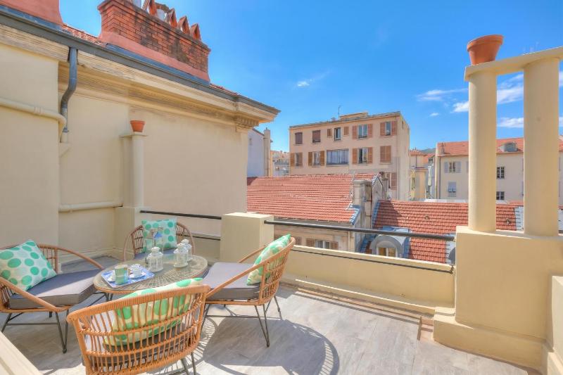 Paganini City Center Apartment with Terrace - Happy Rentals - image 11
