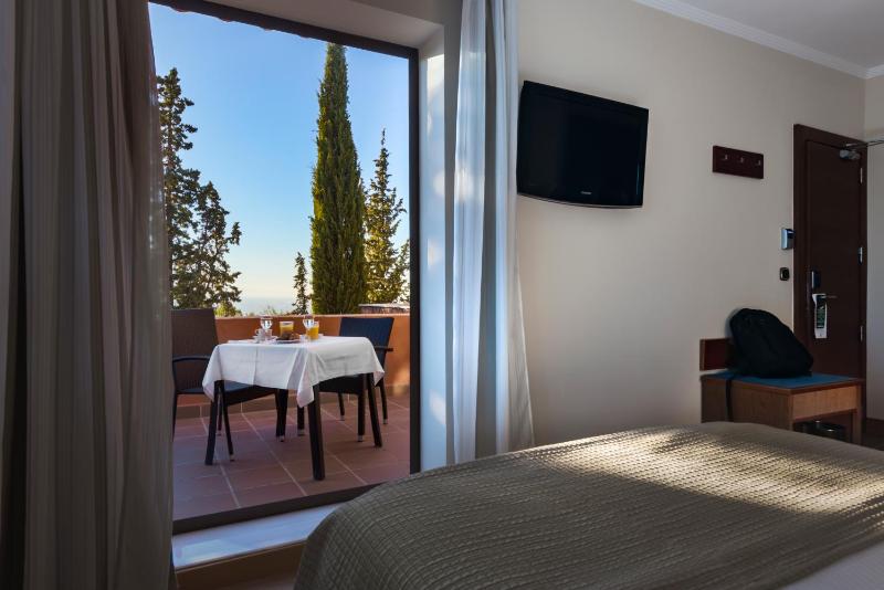 Double Room with Terrace image 3