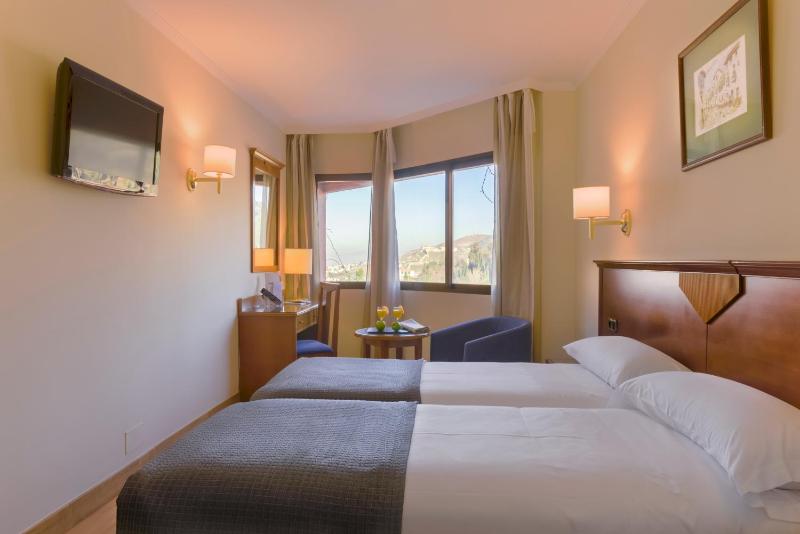 Double or Twin Room image 2
