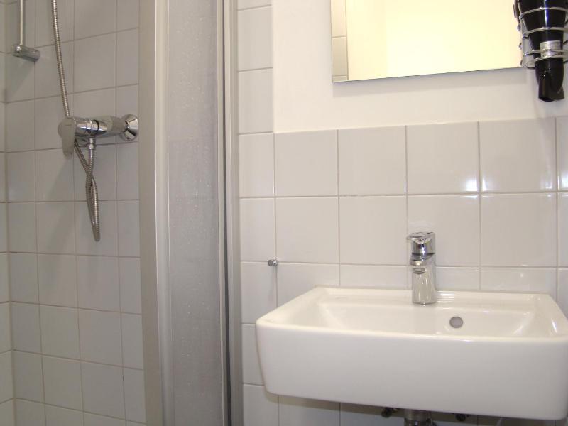 Quadruple Room with Shared Bathroom image 1