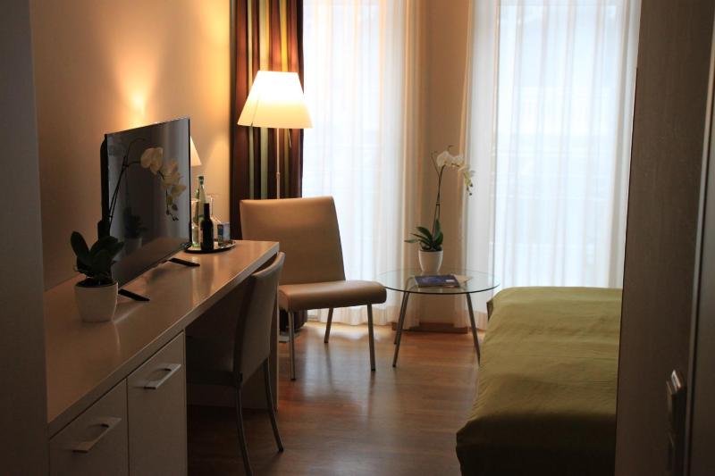 Last Minute Offer - Double Room image 4