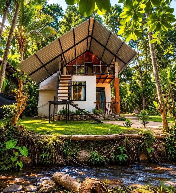Cabin On The Bend - image 1