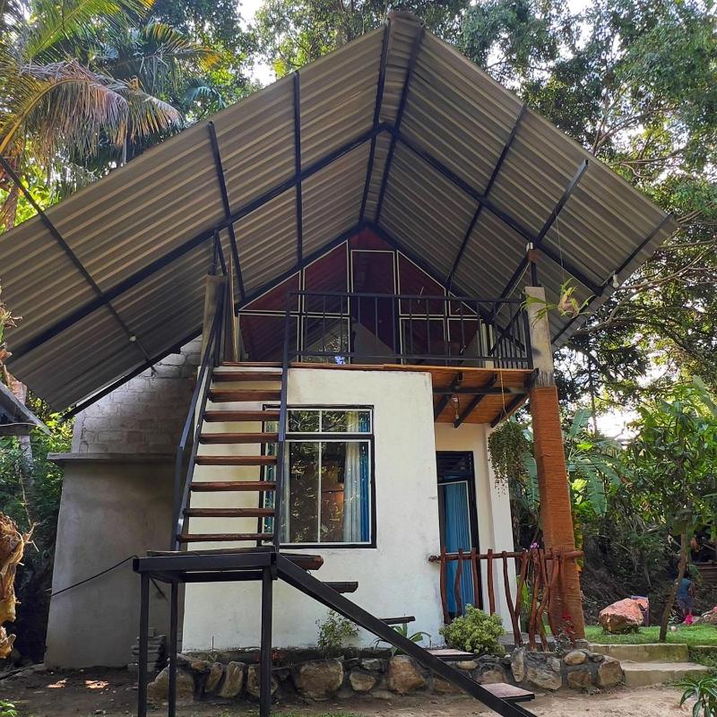 Cabin On The Bend - image 2