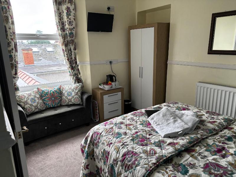 Weybourne Guest House - image 32