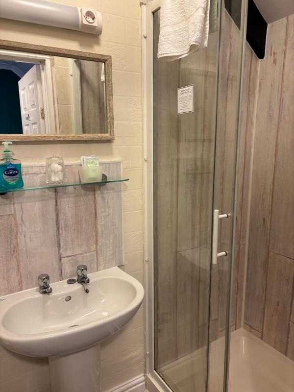 Weybourne Guest House - image 28
