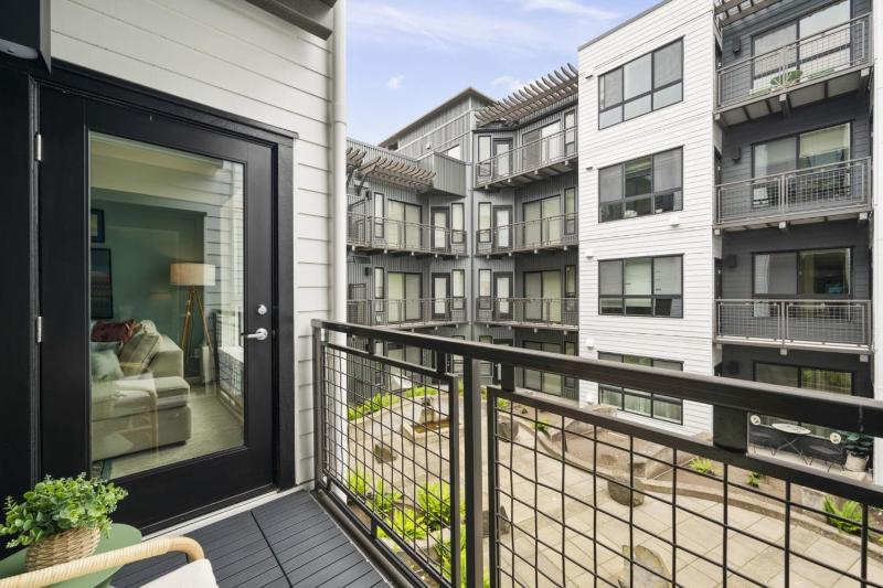 2BR 2BA Pacific Pine Retreat Capitol Hill - image 12