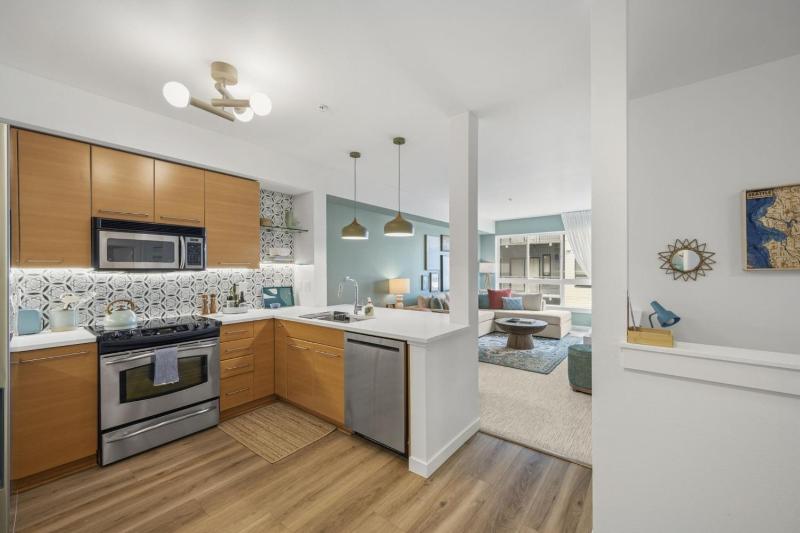 2BR 2BA Pacific Pine Retreat Capitol Hill - image 9
