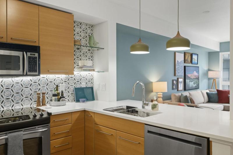 2BR 2BA Pacific Pine Retreat Capitol Hill - image 16