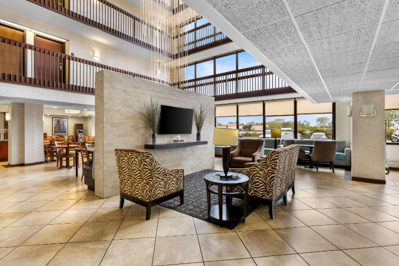 Sonesta Essential Houston Hobby Airport - image 20