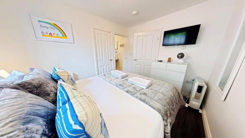 Paws and Relax - Part of the The Bay Filey Holiday Village with pool gym and direct beach access pub restaurant tennis and meadows walks - image 49