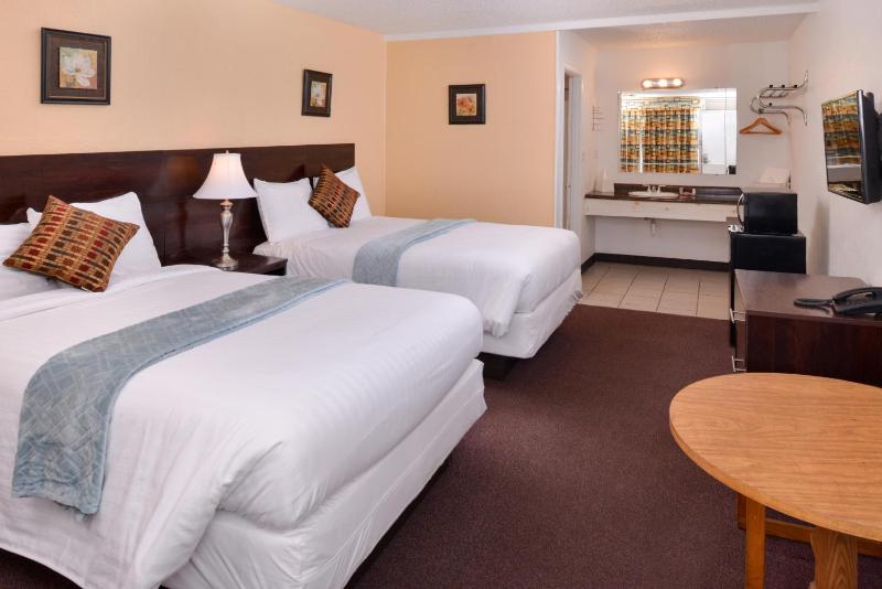Deluxe Double Room with Two Double Beds image 4