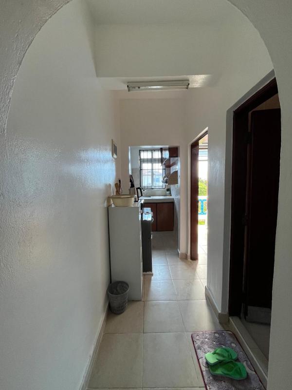 Spacious 1 bed apt with view in Bombolulu Mombasa - image 6