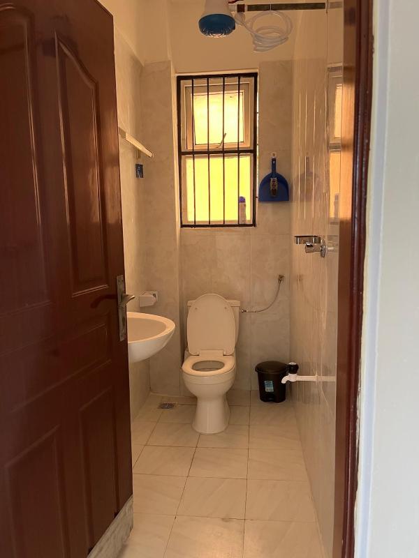 Spacious 1 bed apt with view in Bombolulu Mombasa - image 3