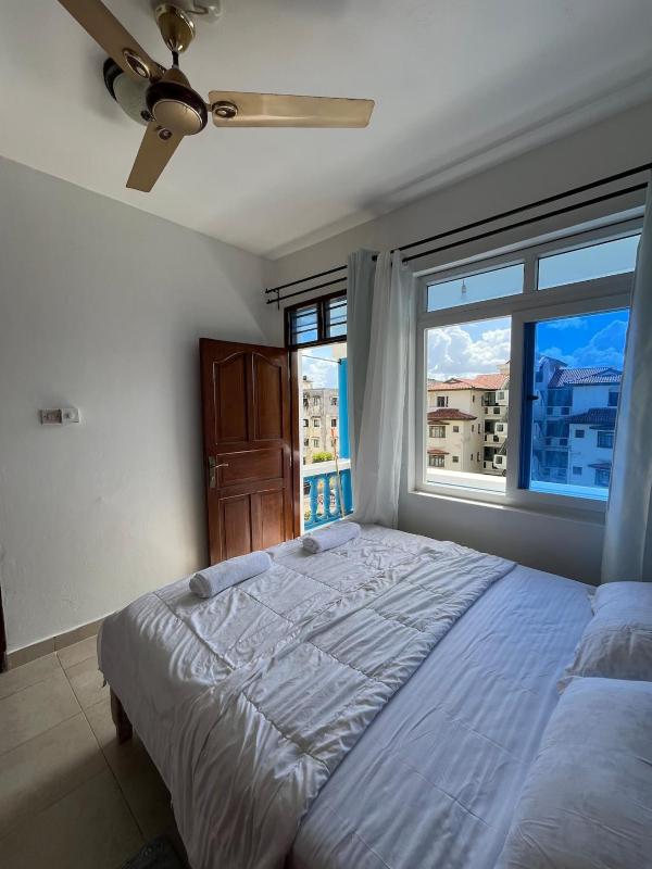 Spacious 1 bed apt with view in Bombolulu Mombasa - image 9