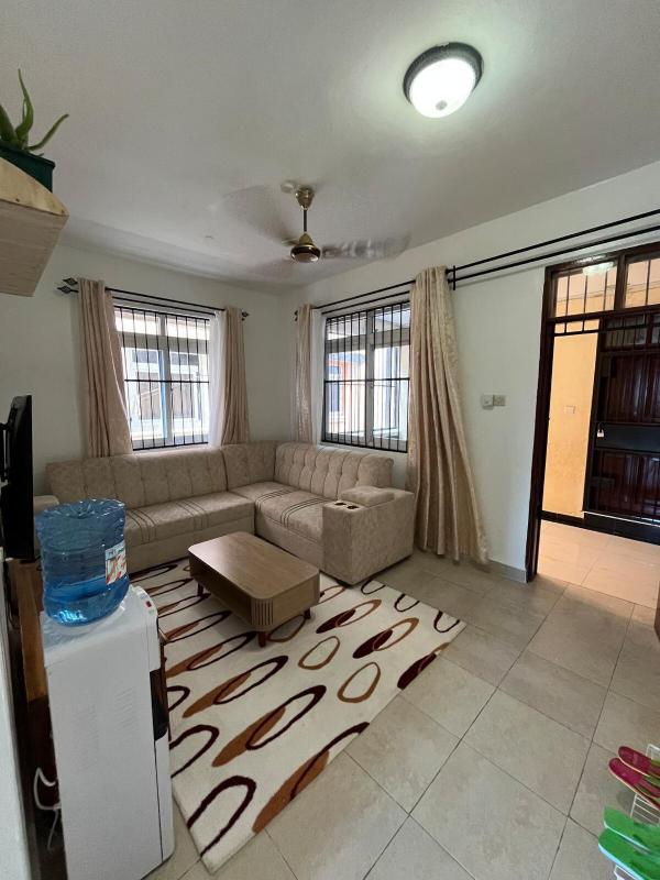 Spacious 1 bed apt with view in Bombolulu Mombasa - image 7