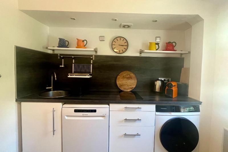 Charming 3 rooms of 50 m2 located in Hyères - image 8