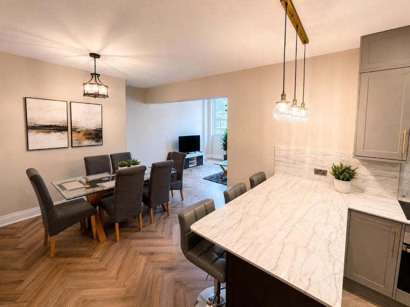 Superb Apartment In The Core Of Brighton - image 7