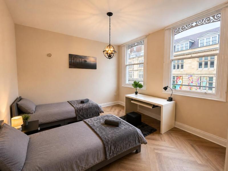 Superb Apartment In The Core Of Brighton - image 16