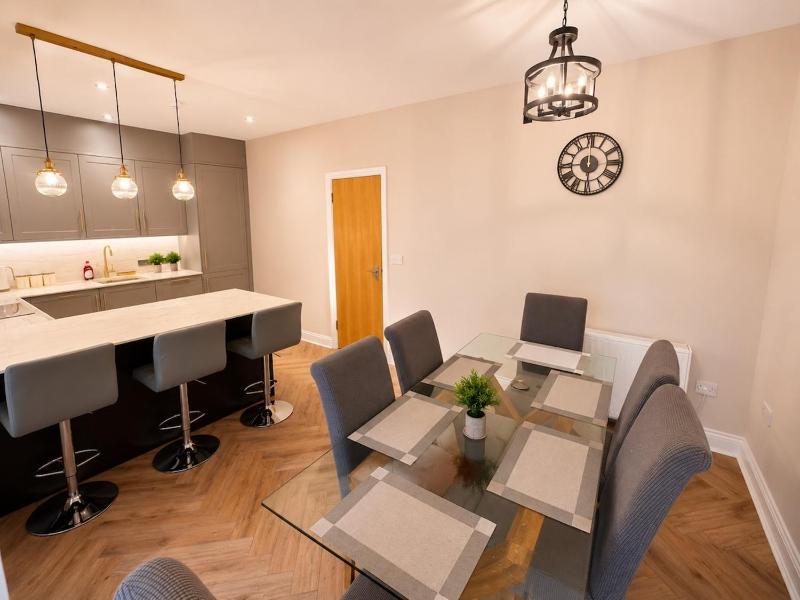 Superb Apartment In The Core Of Brighton - image 20