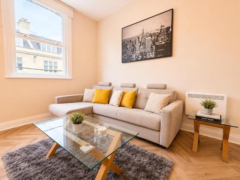 Superb Apartment In The Core Of Brighton - image 8