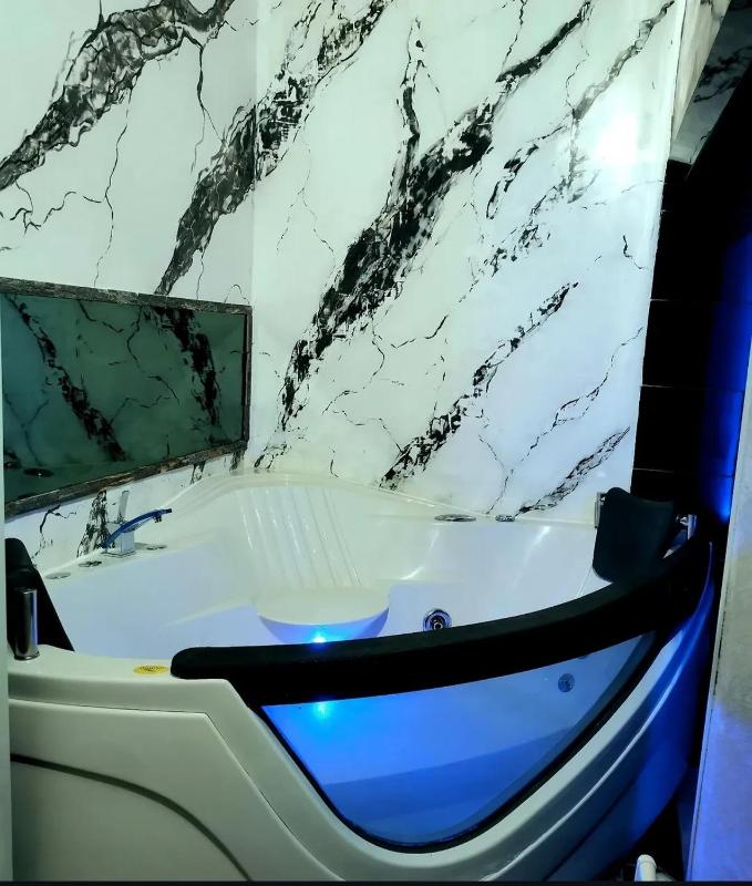 Jacuzzi Apartman - image 4