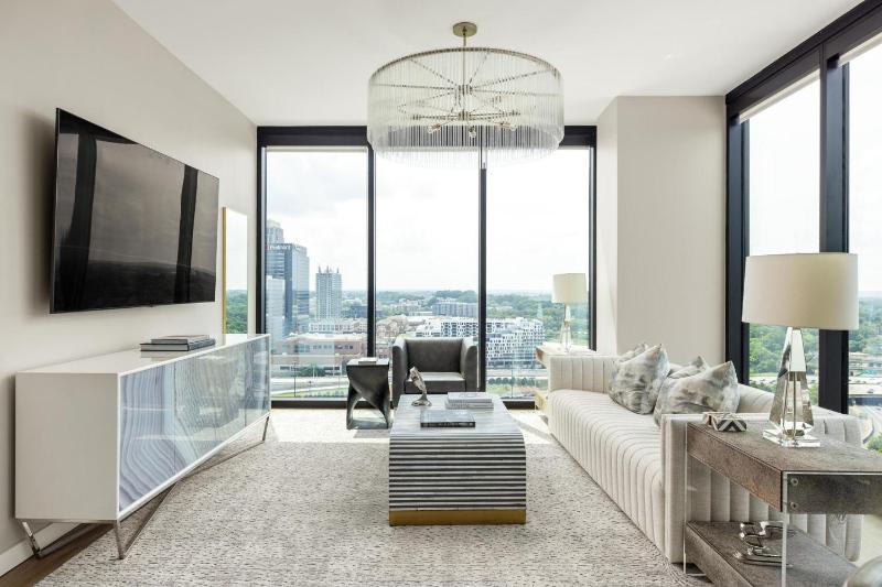 20th Floor Corner - Lumiere Blanc Retreat - image 1