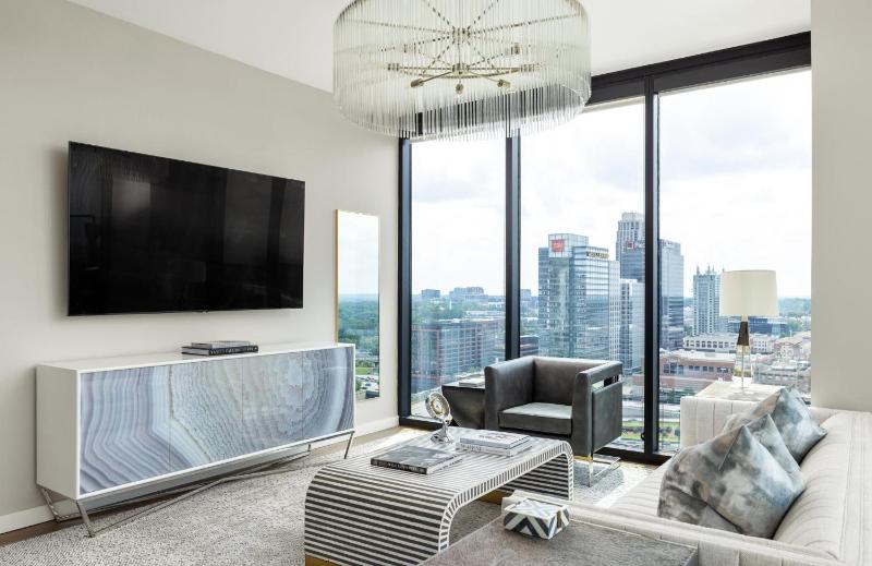 20th Floor Corner - Lumiere Blanc Retreat - image 17