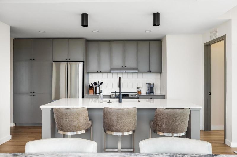 20th Floor Corner - Lumiere Blanc Retreat - image 35