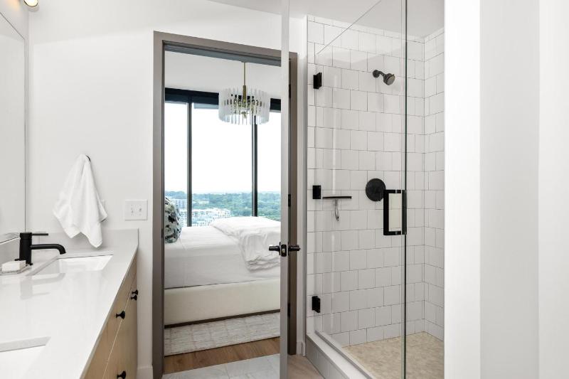 20th Floor Corner - Lumiere Blanc Retreat - image 50