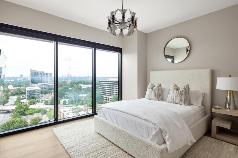 20th Floor Corner - Lumiere Blanc Retreat - image 34