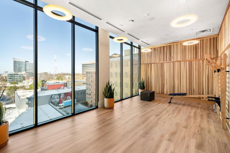 20th Floor Corner - Lumiere Blanc Retreat - image 43