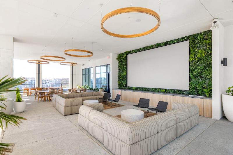 20th Floor Corner - Lumiere Blanc Retreat - image 42