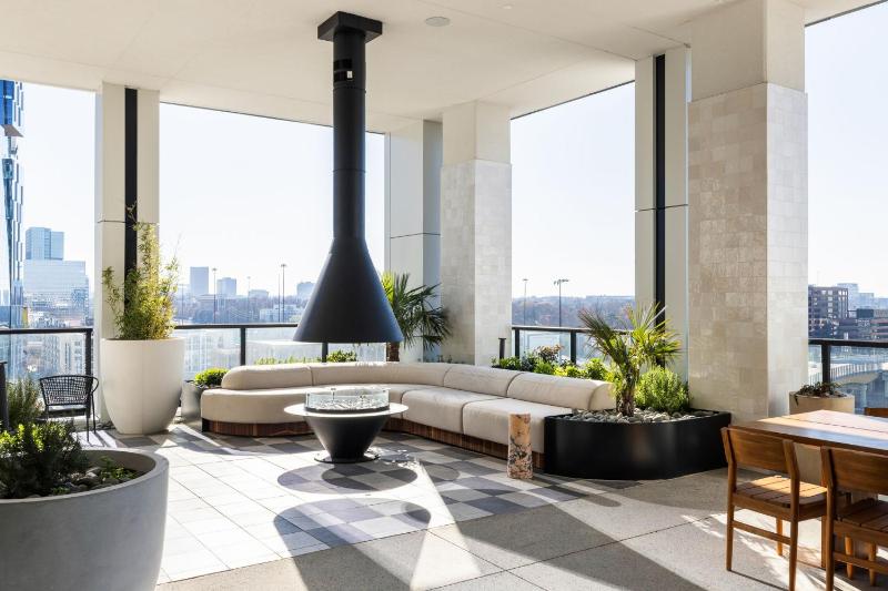 20th Floor Corner - Lumiere Blanc Retreat - image 22