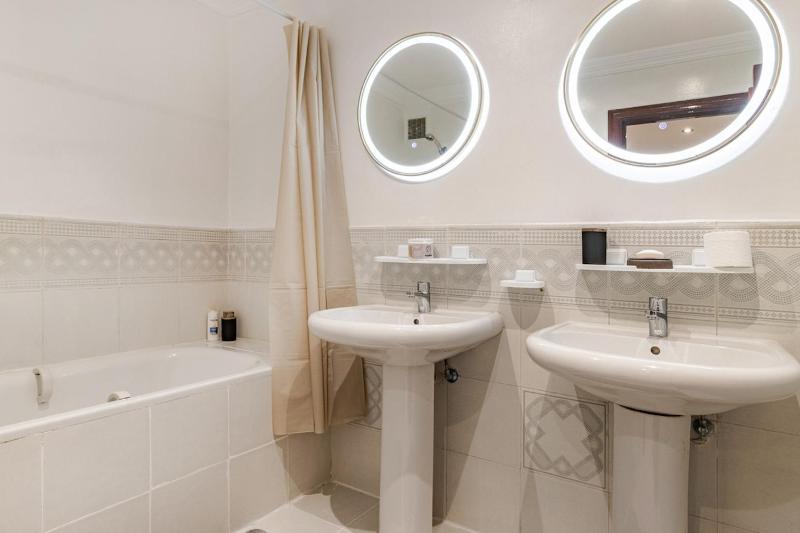 Appartement spacieux centre ville - image 13