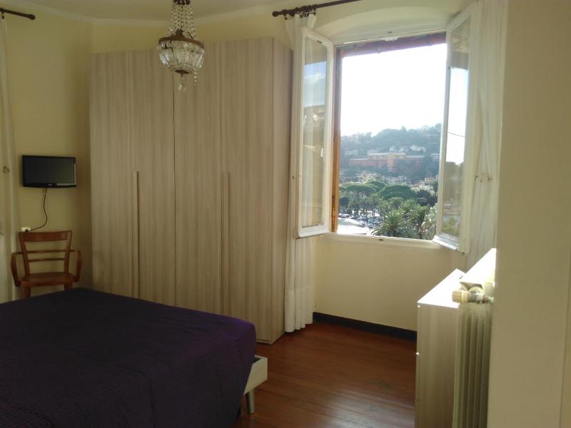Double or Twin Room with Sea View and Private Internal Bathroom image 4