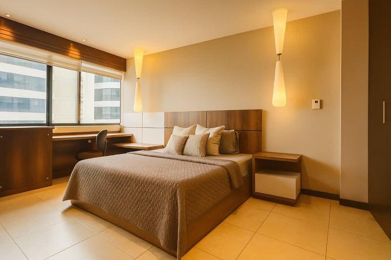 Executive and Elegant Waterfront Residence - image 3