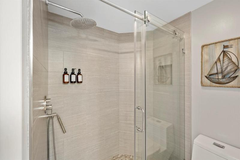 Surf Chic - Lux Salt Pool & Spa King Beds! - image 44