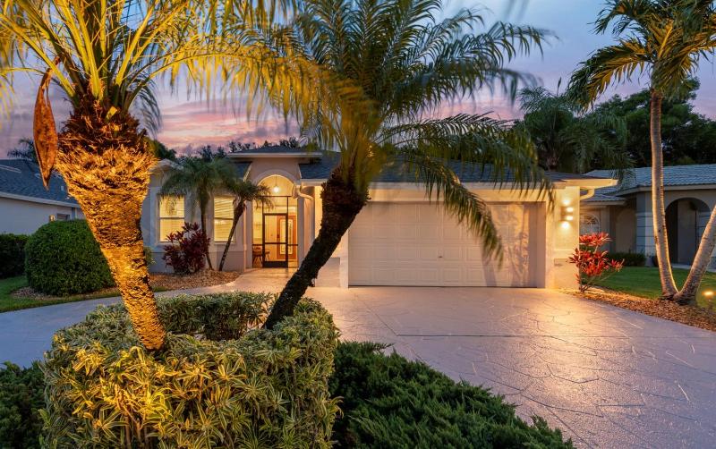 Surf Chic - Lux Salt Pool & Spa King Beds! - image 15