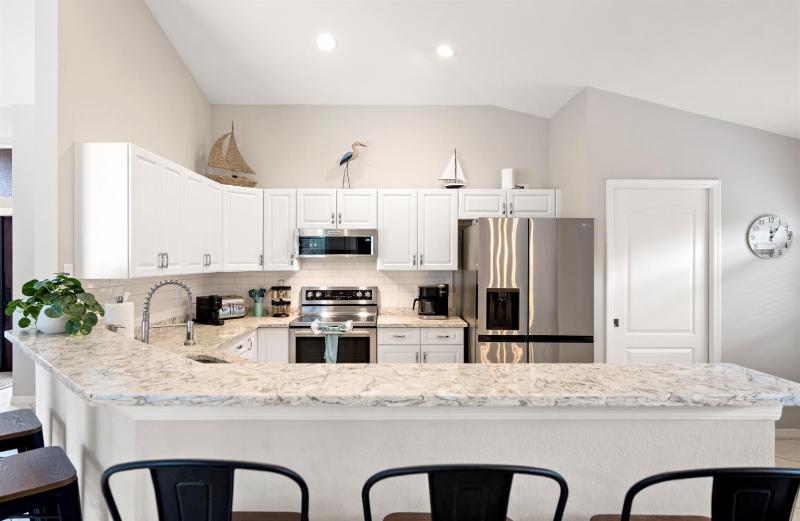 Tivoli Serenity-Salt Pool Water View & King Beds! - image 15