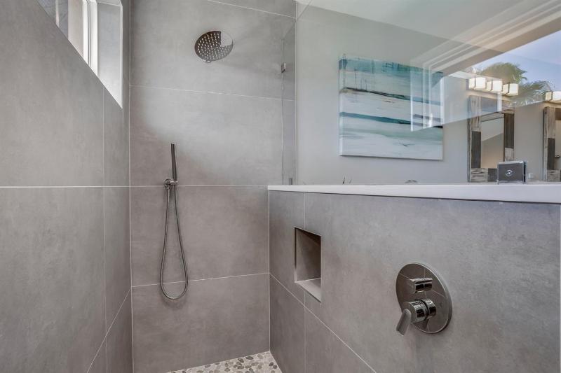 Tivoli Serenity-Salt Pool Water View & King Beds! - image 9