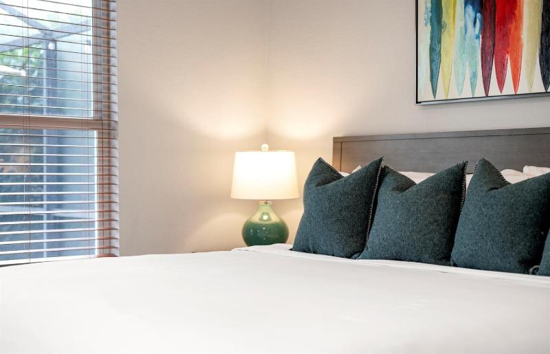Tivoli Serenity-Salt Pool Water View & King Beds! - image 39