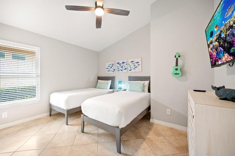 Tivoli Serenity-Salt Pool Water View & King Beds! - image 25