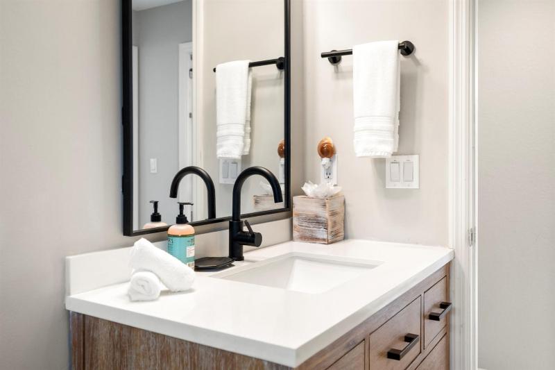 Tivoli Serenity-Salt Pool Water View & King Beds! - image 41